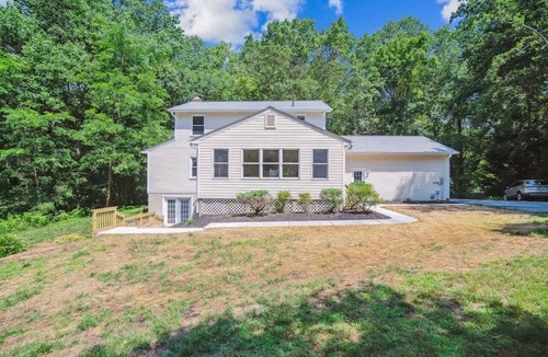 Barstow House | Huntingtown Wooded Charm House