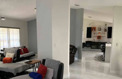 Miramar House | Hushed Miramar Town