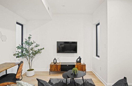 Shaw Apartment | Huxley 1 Modern DC Stay Steps to Convention Center