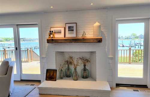 Hyannis House | Hyannis Harbor Front 3br, 3-1/2 ba with sandy beach.