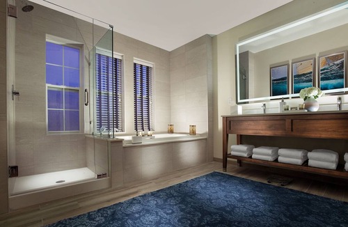 Hyannis Hotel | Hyannis Harbor Hotel - Harborside Tower King Harborfront Suite with Kitchen