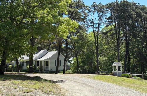 Hyannis Port Cottage | HyannisPort 2BR Cottage w/King, Queen & Twin Beds. Short walk to Ocean Beaches!