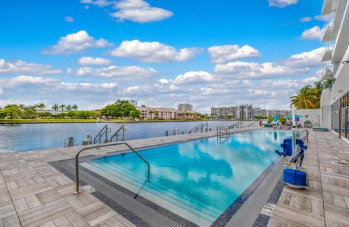 Hollywood South Central Beach Apartment | Hyde Beach House - 2BD-2BA MANSION WITH DIRECT OCEAN VIEW, Resort Amenities, Rooftop Pool and Hot tub, Tennis court, NO RESORT & NO PARKING FEES, CHECK DETAILS