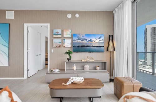 Hollywood South Central Beach Apartment | Hyde House