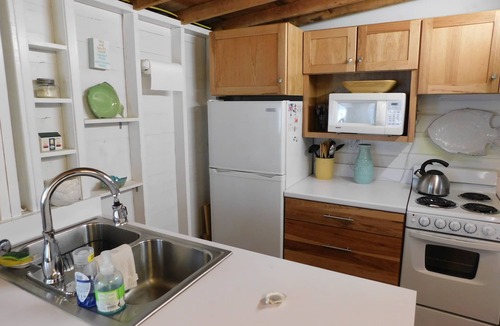 Wellfleet Cottage | Iconic Brownie's Cabin, close to everything! (CS0046)
