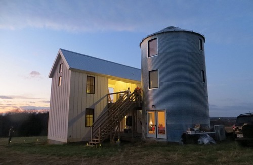 Oakpark House | Iconic Virginia Farmhouse with Furnished Silo and Scottish Highland Cows