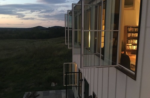 Oakpark House | Iconic Virginia Farmhouse with Furnished Silo and Scottish Highland Cows