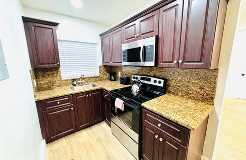 Lake Ridge Apartment | Ideal Family & Friends 2-Bedroom Getaway