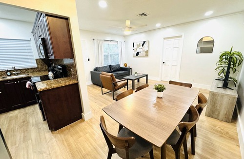 Lake Ridge Apartment | Ideal Family & Friends 2-Bedroom Getaway