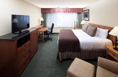 Kalispell House | Ideal Location! Onsite Pool, Free Parking, Minutes to Hockaday Museum of Art!