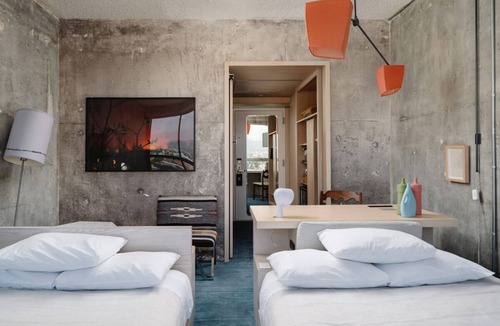 Wilshire Center Hotel | Ideal Mix of Comfort and Value! 3 Relaxing Units, Pet-friendly, Outdoor Pool