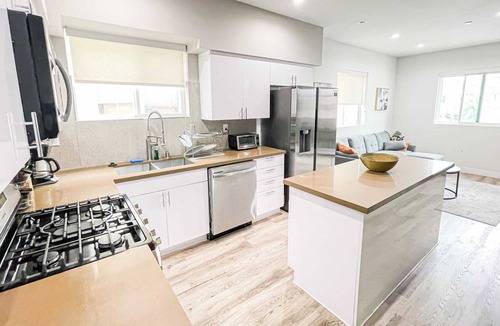 View Park-Windsor Hills House | Ideal Townhouse in Mid City -CR1-CUL