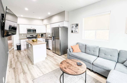 View Park-Windsor Hills House | Ideal Townhouse in Mid City -CR1-CUL