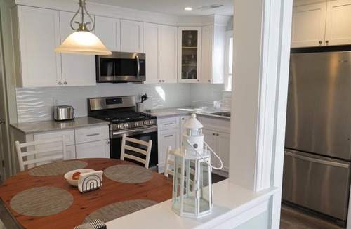 Village Green House | Illinois Ave Renovated three bedroom, two bathroom twin in Village Greene