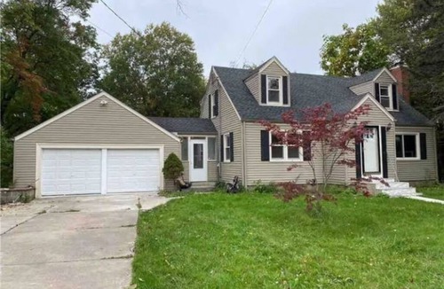 Maple Hill House | Immaculate 3 bedrooms and very private backyard with firepit.