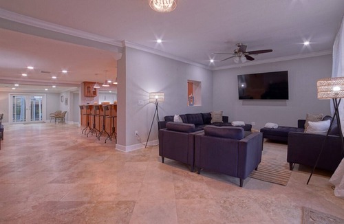 East Boca Raton Villa | Immaculate Contemporary Villa 1.5 mi to The Beach & Mizner Park - Long Term Only