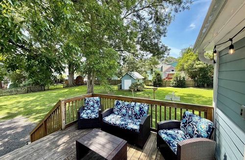 Washington Cottage | Immaculate Cottage in the Historic District. Quiet street, large fenced yard.
