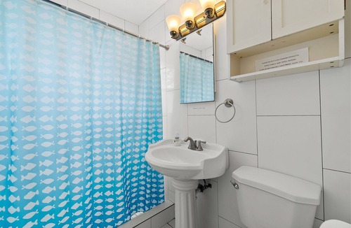 Middle River Terrace Apartment | IMMACULATELY KEPT 2/1 IN MID-CENTURY VILLA IN FT LAUDERDALE/WILTON MANORS