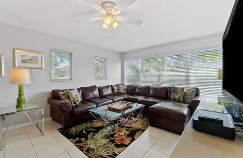 Middle River Terrace Apartment | IMMACULATELY KEPT 2/1 IN MID-CENTURY VILLA IN FT LAUDERDALE/WILTON MANORS