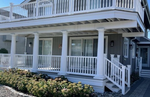 Stone Harbor House | Immaculately maintained upside-down home just 2 blocks from downtown Stone Harbor and 1 block to the beach.