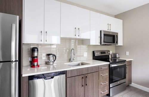 West End Apartment | Impeccable North Station 1BR w/Gym & W/D, nr Shopping, by Blueground