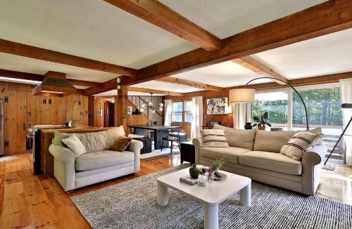East Haven  Rutland County House | Impressive Cabin with Hot-tub and Fascinating Views in Mendon, Vermont