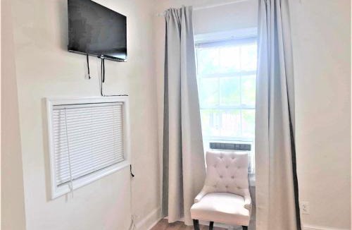 West Hyattsville Bed & Breakfast | Impressive Private Room in Washington DC