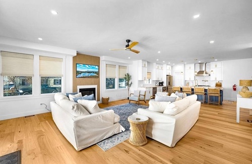Villas House | In-Ground Pool and Linens Provided! Beautiful New Construction!