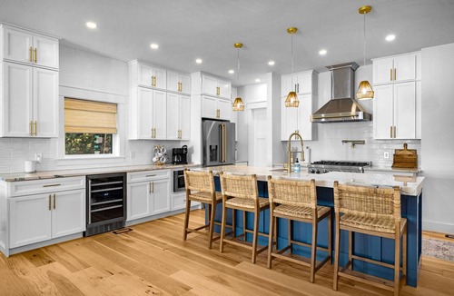 Villas House | In-Ground Pool and Linens Provided! Beautiful New Construction!