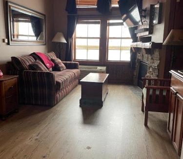 Edray Apartment | In the Heart of the Village Ski In Out