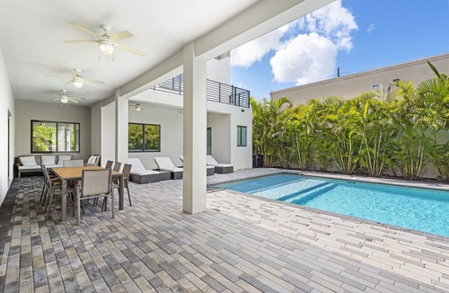 South Miami Villa | Incredible 10BR/11BTH Oasis Villa
