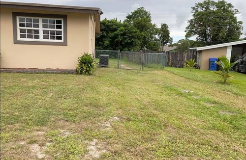 Central Fort Lauderdale Apartment | INDEPENDENT Room w/PRIVATE entrance close to FLL