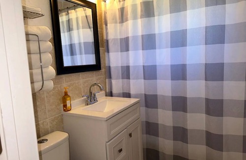 Central Fort Lauderdale Apartment | INDEPENDENT Room w/PRIVATE entrance close to FLL