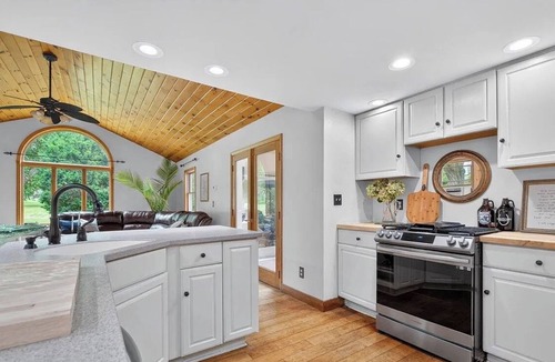 Ballston Spa House | Indoor Salt water Spa for long or short stays