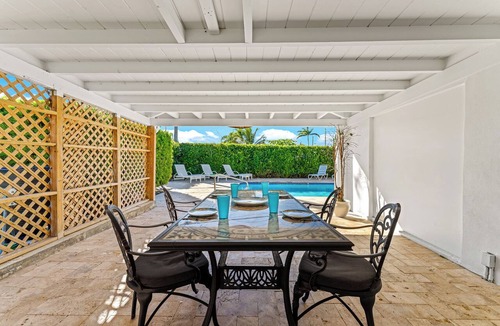 Lauderdale-by-the-Sea Apartment | Indulge in a comfortable and newly renovated studio that’s just a 2-3 minute walk to the beach!