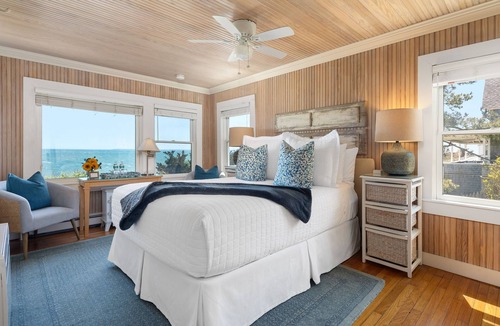 Falmouth Heights Bed & Breakfast | Inn on the Sound