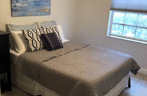 Pompano Isles Condo | Intercoastal Condo walking distance to beach, restaurants and stores