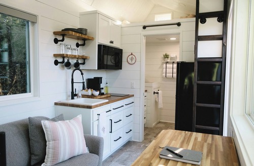 Pipe Creek Cottage | Intimate Hilltop Cottage/Hot Tub/Hiking Trails