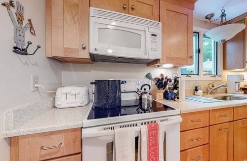 Katama House | Inviting home near town and the beach with fast WiFi and private W/D