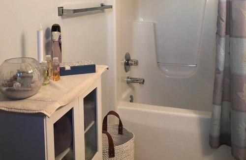 Milford Bed & Breakfast | Iona Stables and Inn 2nd floor guest room with private bathroom