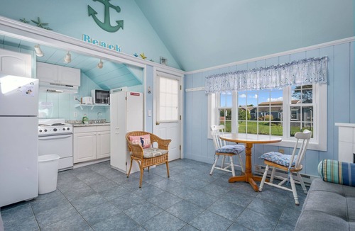 South Yarmouth Cottage | Irish Mist - Where Calm Meets Tide