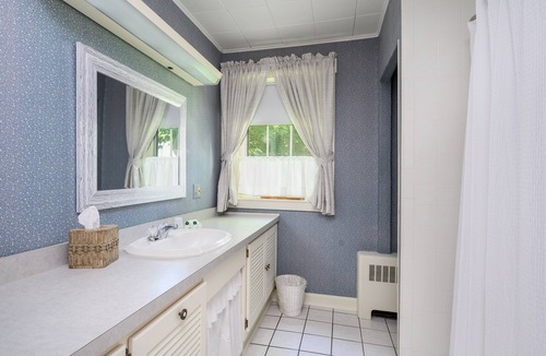Dennis Bed & Breakfast | Isaiah Hall Bed & Breakfast Inn