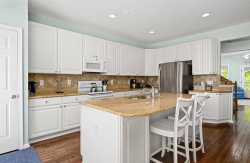 Sunset Island Condo | Island Edge-Sunset Island Waterfront 4 Bedroom Townhome with Many Amenities!
