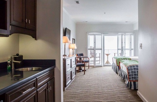 Piney Point Hotel | Island Inn & Suites, an Ascend Collection Hotel