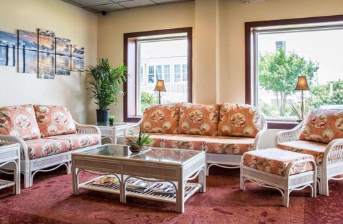 Piney Point Hotel | Island Inn & Suites, an Ascend Collection Hotel
