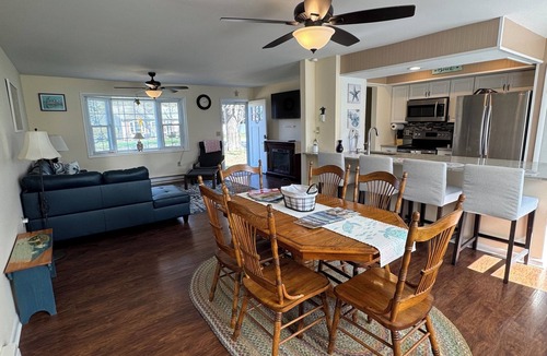 Easton House | “It's A Shore Thing” located in beautiful Easton, MD. Close to MD & DE beaches.