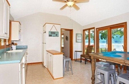 Smith Mountain Lake House | Its your own ISLAND with a view you can't beat! Wifi, paddle boards and beach included!