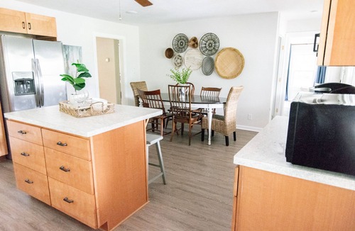 Stonehouse House | Ivy's Cottage w/Outdoor Movies Williamsburg Stay