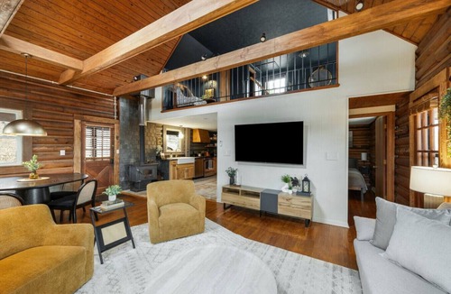 Lynchburg Cabin | James River Cabin, Riverfront with Hot Tub and Views!