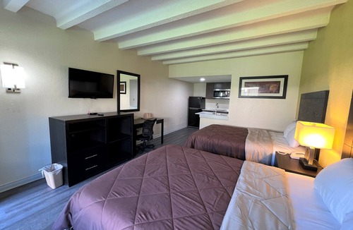 Newport News Hotel | James River Inn & Suites